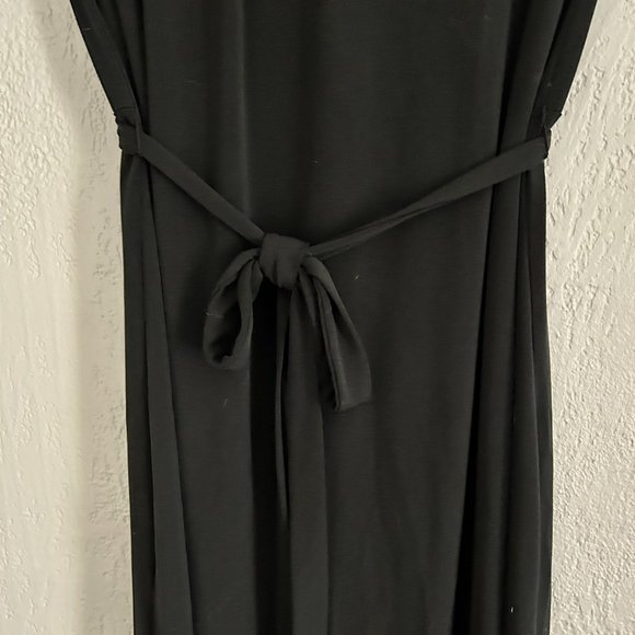 EUC - LITTLE BLACK DRESS WOMANS KNEE LENGTH STAPLE PIECE - Picture 4 of 4